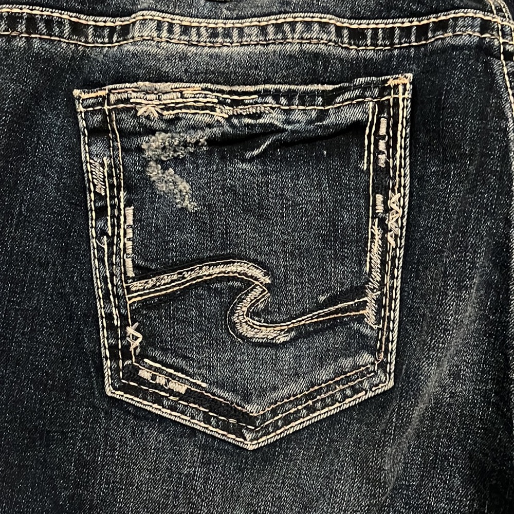 Silver Jeans Co
Women’s Elyse Straight Indigo Blue Jeans
Size 14, Length 30 👖 - Picture 6 of 11